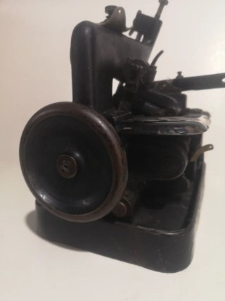 Antigua Máquina de Coser Overlock Singer