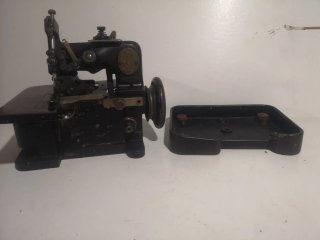 Antigua Máquina de Coser Overlock Singer