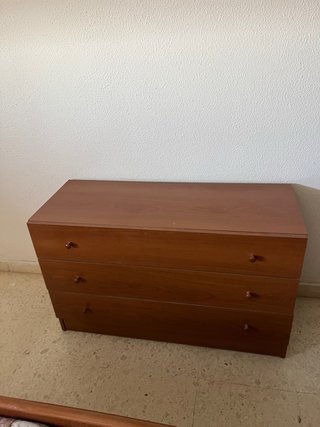 Cómoda de madera con 3 cajones