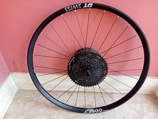 DT Swiss 12 x142, H 1900, 27.5 x30 rueda trasera