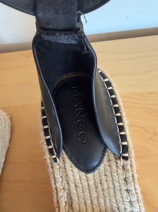 Sandalias cuña negras y beige