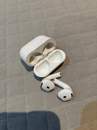 Airpods 4 Apple Blanco comprados en diciembre