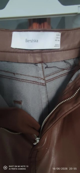 Pantalón efecto piel
