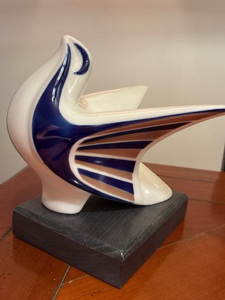 Figura de cerámica Sargadelos. Paloma sobre base