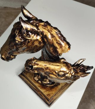 Escultura de caballos dorados 43 cm alto
