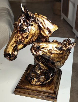 Escultura de caballos dorados 43 cm alto