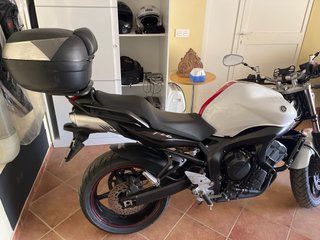 Yamaha FZ6 S2 Naked Blanca y Roja
