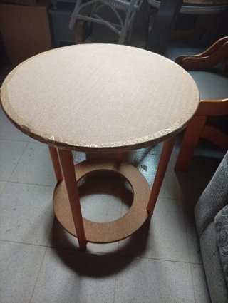 Mesa de camilla redonda de corcho y madera