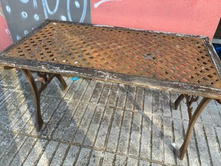 Mesa antigua forja exterior