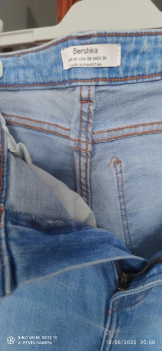Pantalón vaquero Bershka azul desgastado