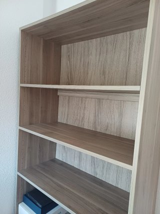 Estantería librería imitación madera tonos grises