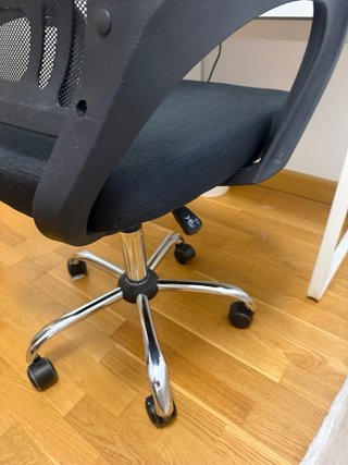 Silla de escritorio ergonómica negra