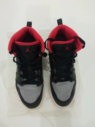 Nike Air Jordan 1 MID niño talla35