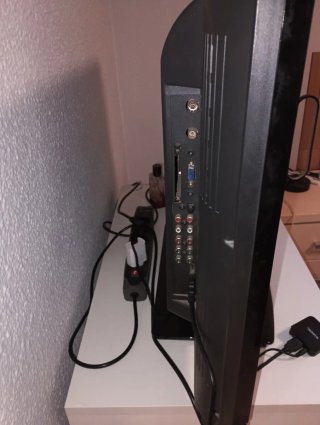 Televisor Sungoo 32 + adaptador internet.