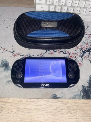 PS Vita + 6 Juegos + Accesorios