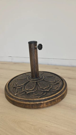 Base para sombrilla con diseño floral