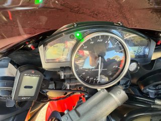Yamaha R1 Sportbike Roja y Blanca