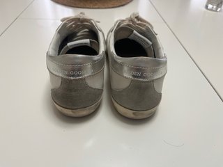 Golden Goose Sneakers Blancas y Doradas