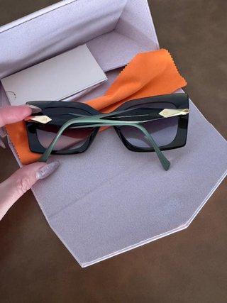 Gafas de sol Ana Hickmann negras y verdes