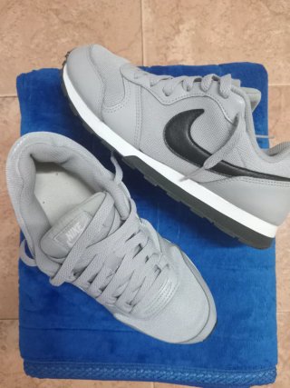 Zapatillas Nike Grises