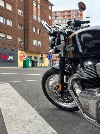 Royal Enfield Continental GT650 Negra/Dorada