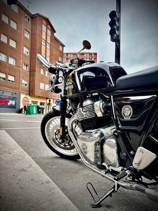 Royal Enfield Continental GT650 Negra/Dorada