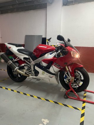 Yamaha R1 2000