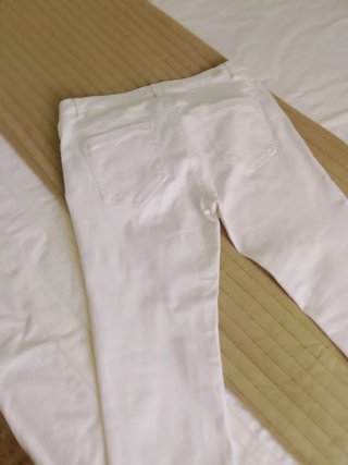 Pantalón vaquero Zara blanco