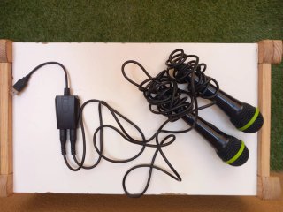 PlayStation 2 + 4 Micrófonos SingStar + juegos