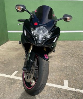 Moto Suzuki GSX-R Negra