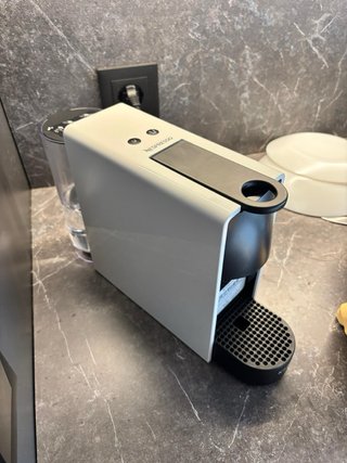 Cafetera Krups Nespresso Essenza Blanca
