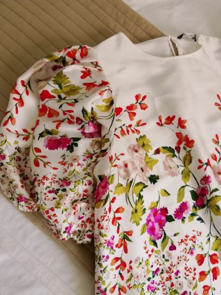 Vestido Zara mangas abullonadas floral