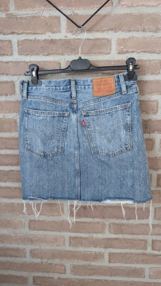 Falda vaquera Levi's desgastada