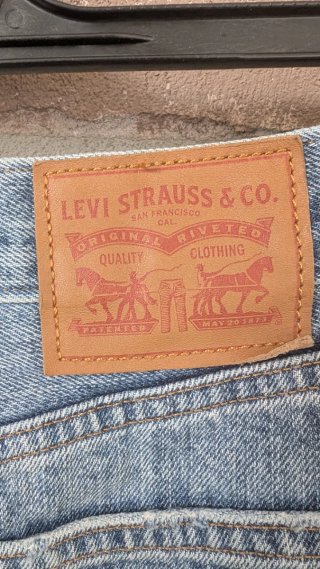 Falda vaquera Levi's desgastada