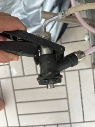 Grifo de cerveza de acero inoxidable Funcionando,