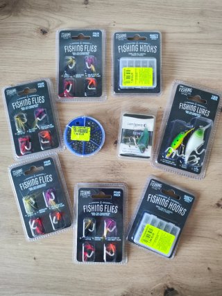 Lote 9 Accesorios Pesca: Moscas, Anzuelos, Señuelo