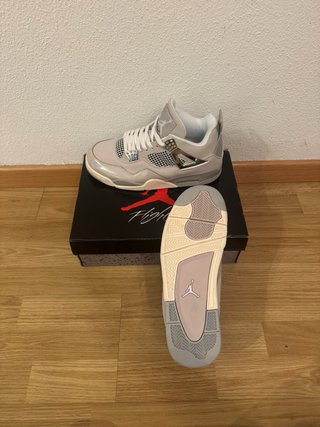 Air Jordan 4 Frozen Moments Grigio Argento