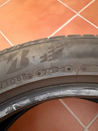 Neumático Bridgestone 235/50 R18