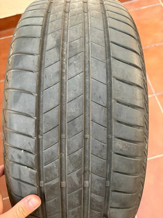 Neumático Bridgestone 235/50 R18