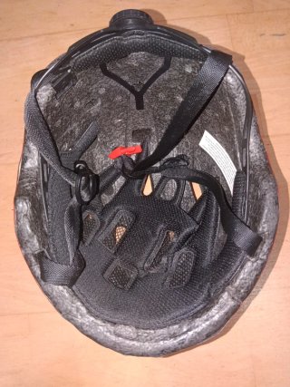 Casco de bici rojo bollinger
