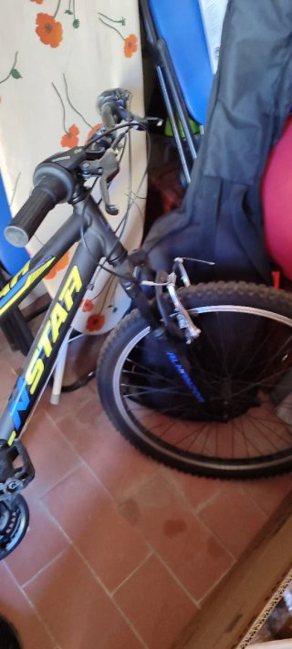 Bicicleta de Montaña Negra. En trastero. No usada