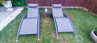 2 Hamacas y Mesa Gris