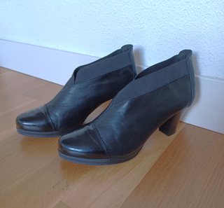 Botines MDB tacón bajo negros