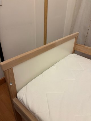 Cama infantil de madera