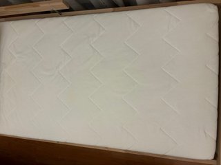 Cama infantil de madera