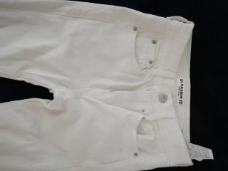 Pantalón pitillo blanco roto talla 32
