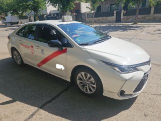 LICENCIA DE TAXI MADRID + TOYOTA COROLLA HYBRID