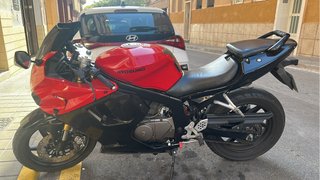 Hyosung 125 Sportbike Roja y Negra