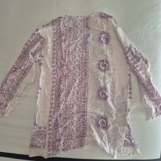Kurta estilo playera con estampado