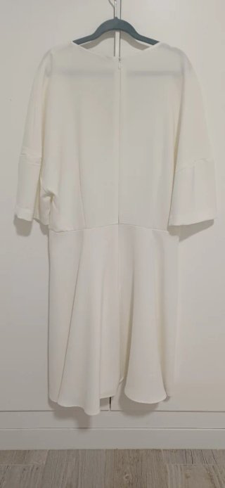Vestido blanco con detalle metálico